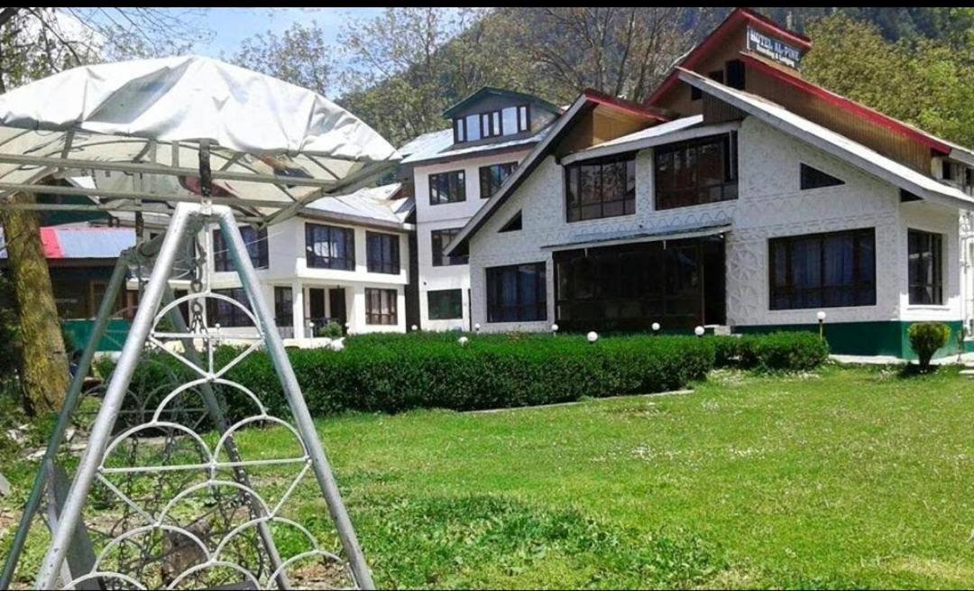 Hotel The K2 Alpine Pahalgām Esterno foto