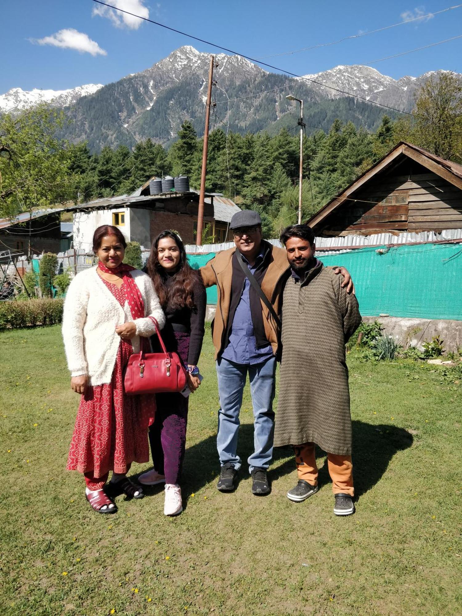 Hotel The K2 Alpine Pahalgām Esterno foto
